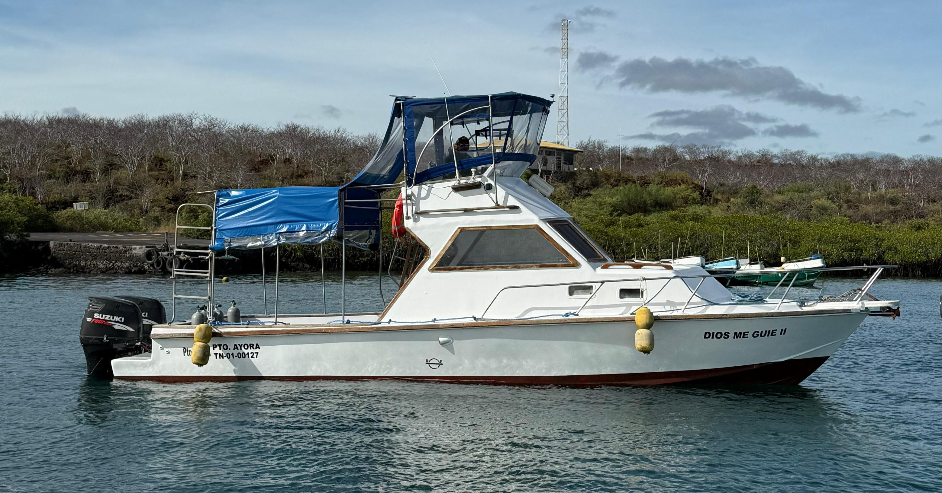 Dios Me Guie dive boat