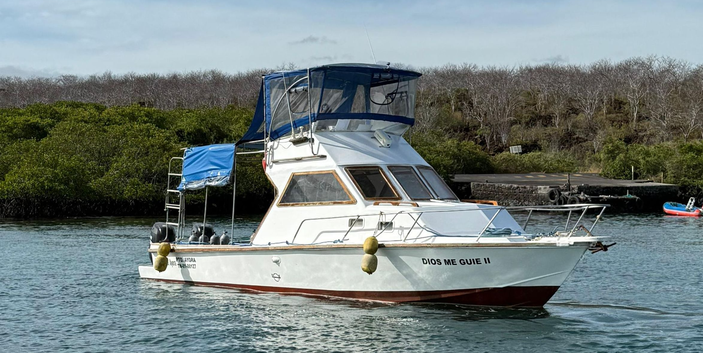 Dios Me Guie dive boat